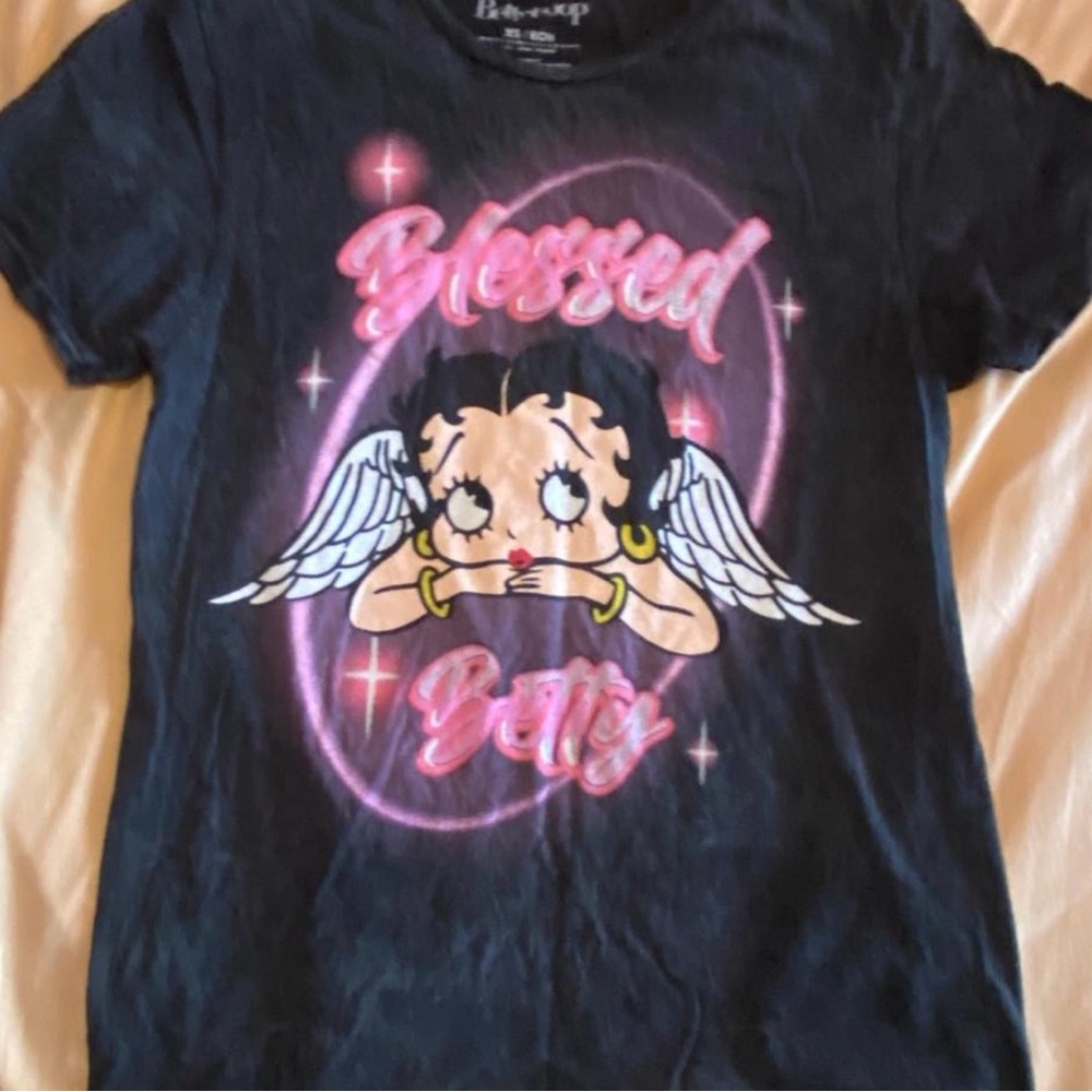 Betty Boop graphic tee in black and pink